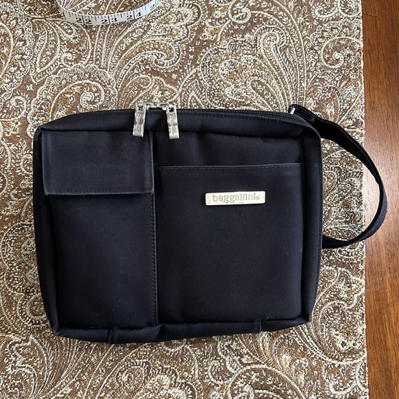 Baggallini Handbags - Baggallini Crossbody, Shoulder, Waist, Belt Bag Black